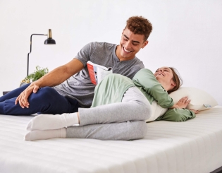 Kinh nghiệm chọn nệm dành cho vợ chồng son